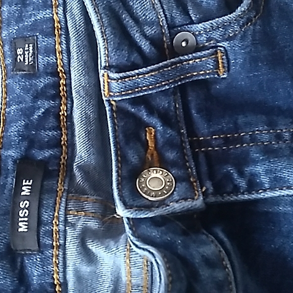 👖 Miss Me Jeans Skinny Distressed M100159 Sz 28  DESPERATELY SEEKING TRAVEL - Picture 3 of 16